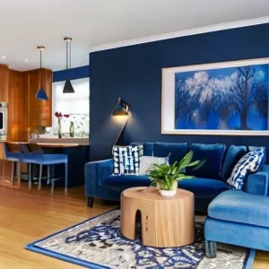 Синий в интерьере: как выбрать оттенок под освещение