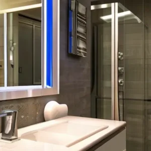 Освещение в ванной: безопасные зоны и выбор светильников