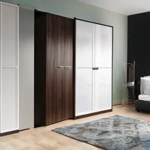 Как выбрать двери для гардеробной: удобство и экономия места