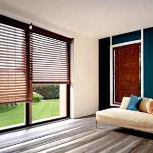 Как выбрать жалюзи и рулонные шторы: варианты для разных окон