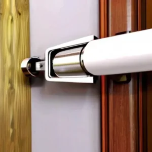 Доводчики на межкомнатные двери: где ставят и нужны ли