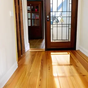 Продувание входной двери: причины и как устранить