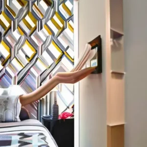 Как подобрать клей для обоев: по типу полотна и стен