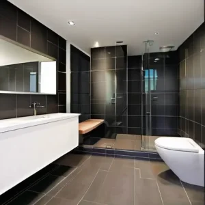 Плитка в ванной: как выбрать формат и не получить «баню»