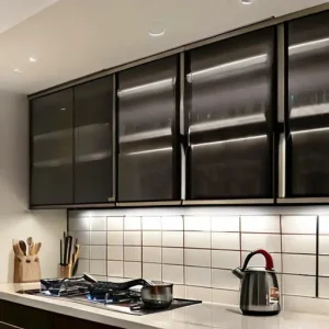 Типовые ошибки на кухне: фартук, розетки, вытяжка