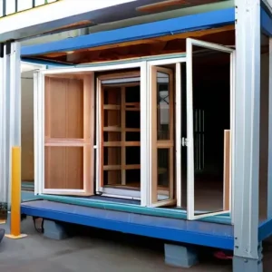 Временные двери и окна на стройке: зачем нужны